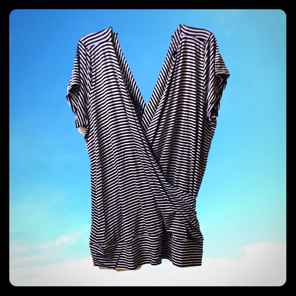 🕶 Torrid faux wrap draped striped blouse Sz 3